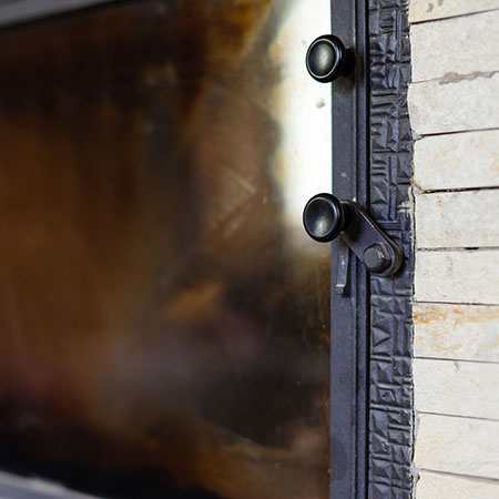 Ваше качество огня предотвратит появление черного стекла на дверцах камина